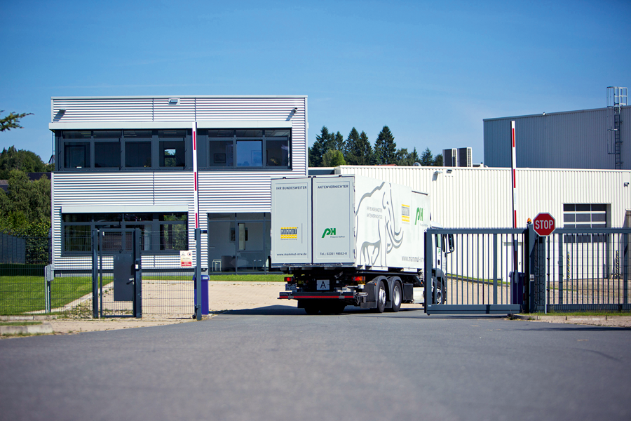 Einfahrt zum Betriebsgelände der Pickard+Heffner GmbH